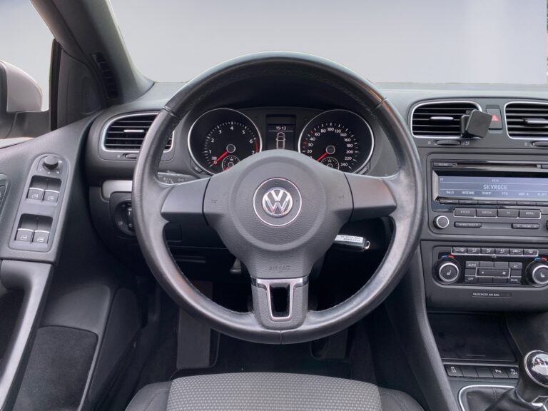 volkswagen_golf_VI_Cabriolet_occasion_strasbourg_zs_cars_12_steering-wheel-driver