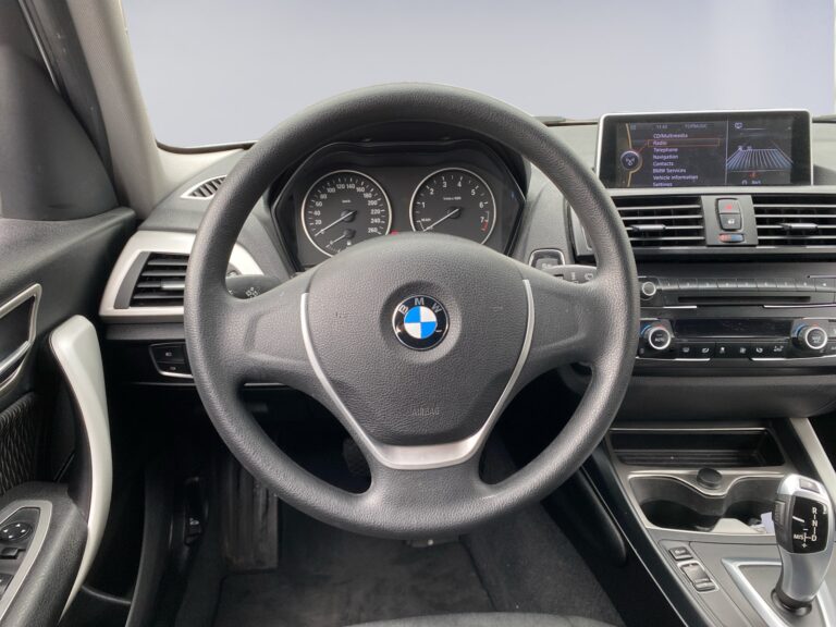 BMW11673947394838_12_steering-wheel-driver