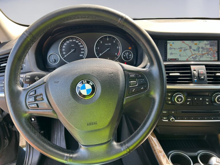 BMWX3734HHVSDKJKZ_12_steering-wheel-driver