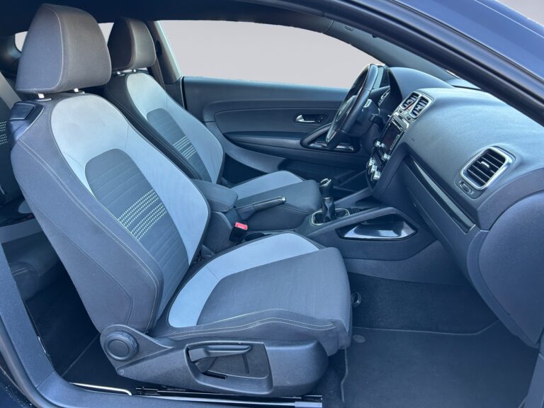 SCRCCKSBSBSBBSBSD_15_enter-codriver-driver
